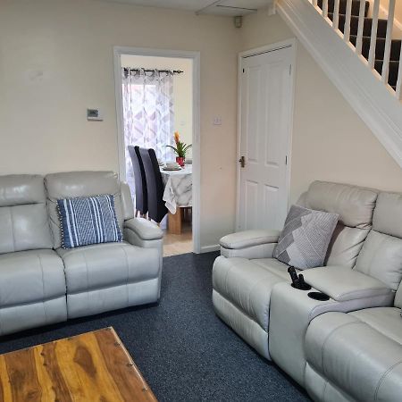 Cosy 2 Bedroomed Semi Detached House Brierley Hill Exterior photo